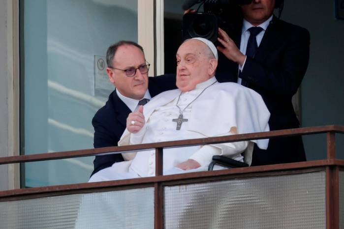 El papa abandona el hospital y condena los bombardeos en Gaza El papa abandona el hospital y condena los bombardeos en Gaza