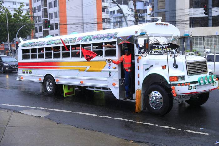 Bus traslada a obreros del Suntracs hasta la Iglesia del Carmen. Bus traslada a obreros del Suntracs hasta la Iglesia del Carmen.
