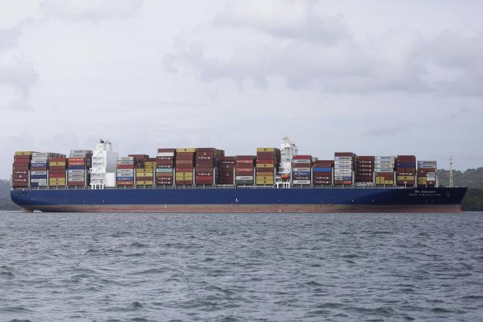 Buque portacontenedor transita, el 7 de diciembre del 2023, por la ruta del canal de Panamá (Panamá). Buque portacontenedor transita, el 7 de diciembre del 2023, por la ruta del canal de Panamá (Panamá).