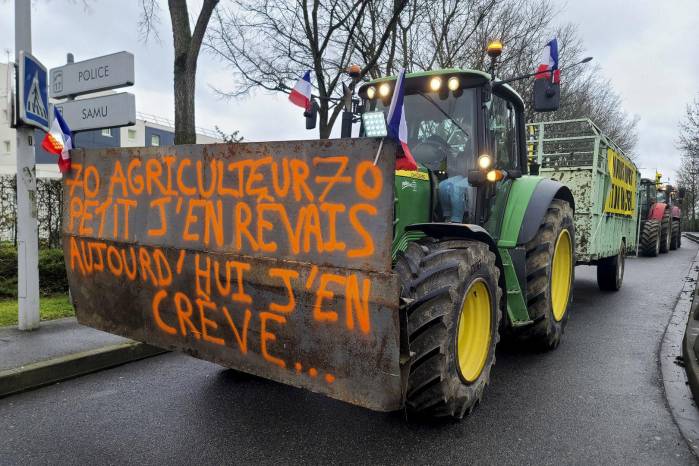 Convoy de agricultores del mercado mayorista de Rungis, al sur de París, en febrero de 2024. Convoy de agricultores del mercado mayorista de Rungis, al sur de París, en febrero de 2024.
