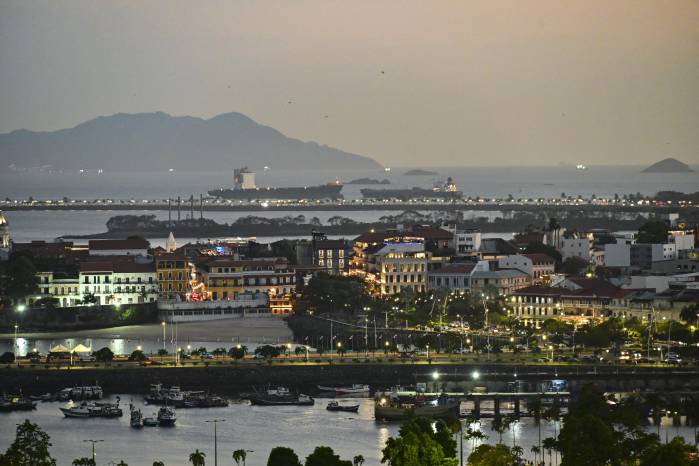 Desde el 21 de diciembre de 2024 Trump comenzó a amenazar con recuperar la administración del Canal de Panamá. Desde el 21 de diciembre de 2024 Trump comenzó a amenazar con recuperar la administración del Canal de Panamá.