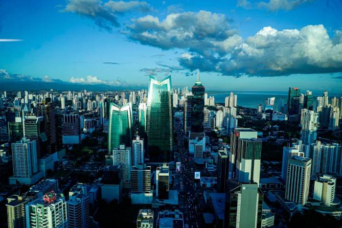 Vista panorámica de algunos edificios a la altura de Calle 50, ciudad de Panamá. Vista panorámica de algunos edificios a la altura de Calle 50, ciudad de Panamá.