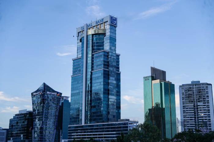 La banca es fundamental para la economía de Panamá. La banca es fundamental para la economía de Panamá.