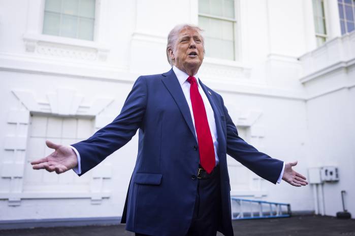 Según Trump, hace más de cinco meses todos los letreros en el Canal de Panamá, con la excepción de alrededor del 15% de ellos, estaban en chino. Según Trump, hace más de cinco meses todos los letreros en el Canal de Panamá, con la excepción de alrededor del 15% de ellos, estaban en chino.