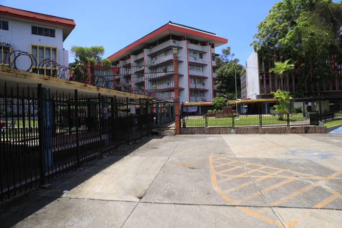 Además, si el estudiante cambió de escuela este año, debe haber completado el proceso de traslado y validación en el nuevo centro educativo. Además, si el estudiante cambió de escuela este año, debe haber completado el proceso de traslado y validación en el nuevo centro educativo.