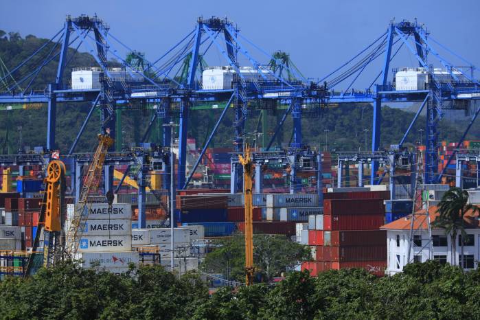 Los puertos de Balboa y Cristóbal están administrado por CK Hutchison, a través de su filial Panama Port Company. Los puertos de Balboa y Cristóbal están administrado por CK Hutchison, a través de su filial Panama Port Company.