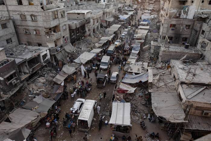 Palestinos huyen de Jan Yunis, en la franja de Gaza. Palestinos huyen de Jan Yunis, en la franja de Gaza.
