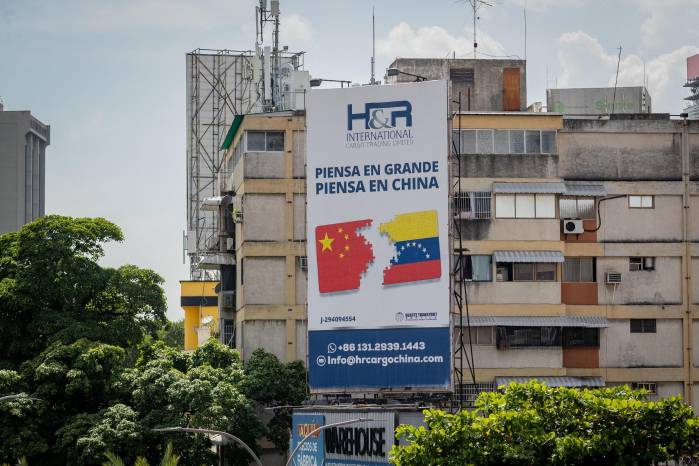 Fotografía de una valla publicitaria de una empresa de carga que presta servicios logísticos entre China y Venezuela. Fotografía de una valla publicitaria de una empresa de carga que presta servicios logísticos entre China y Venezuela.