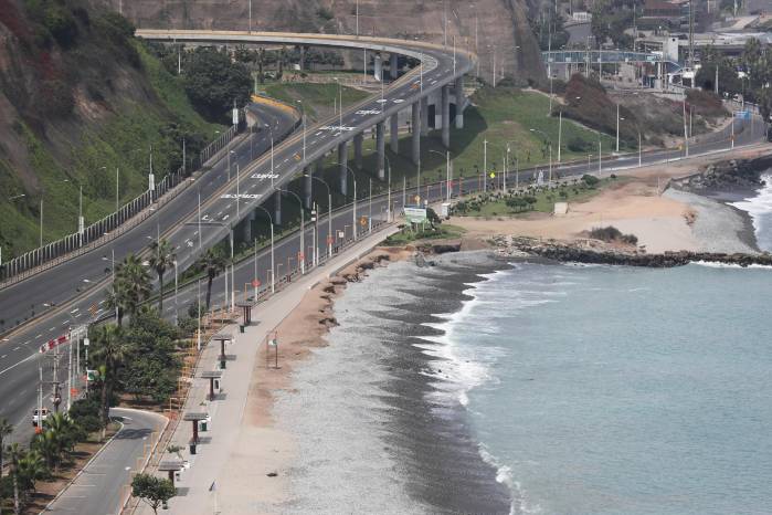 Fotografía que muestra vías cerradas en Costa Verde este miércoles, en Lima (Perú). Fotografía que muestra vías cerradas en Costa Verde este miércoles, en Lima (Perú).