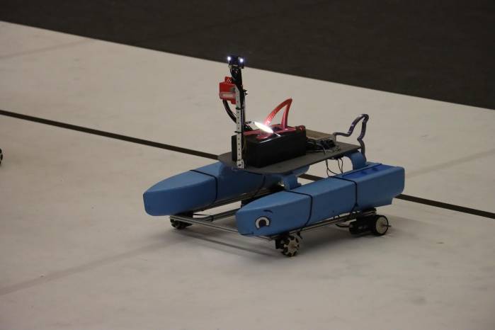 Uno de los cuatro robots que el equipo Tech Titans llevó a la competencia. Uno de los cuatro robots que el equipo Tech Titans llevó a la competencia.