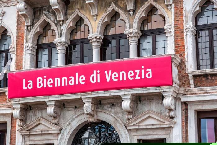 La 60 edición de la Bienal acogerá a más de 300, que por primera vez presentan sus obras La 60 edición de la Bienal acogerá a más de 300, que por primera vez presentan sus obras