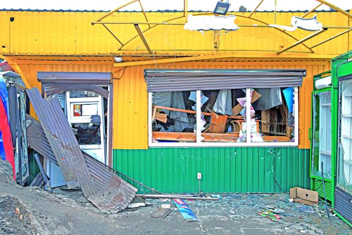 Los huracanes son el resultado de una combinación específica de elementos naturales. Los huracanes son el resultado de una combinación específica de elementos naturales.