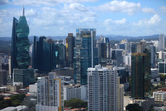 El comercio, la construcción y transporte conforman la gran parte del producto bruto de Panamá. El comercio, la construcción y transporte conforman la gran parte del producto bruto de Panamá.