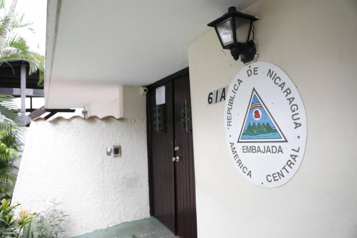 Para el catedrático de derecho internacional y especialista en política exterior, Pedro Sittón Panamá está obligado a darle el salvoconducto a Ricardo Martinelli; no es opcional, es a la brevedad posible”. Para el catedrático de derecho internacional y especialista en política exterior, Pedro Sittón Panamá está obligado a darle el salvoconducto a Ricardo Martinelli; no es opcional, es a la brevedad posible”.