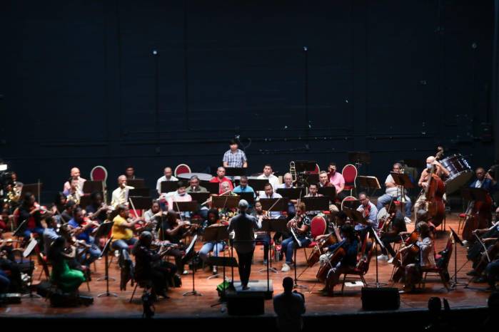 Se respiró un ambiente de entusiasmo en el ensayo general previo al gran concierto. Se respiró un ambiente de entusiasmo en el ensayo general previo al gran concierto.