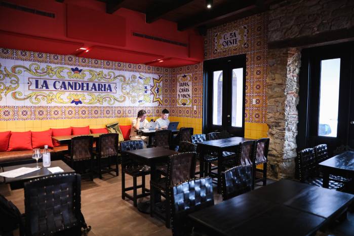 La nueva apuesta gastronómica de Stizzoli abre sus puertas en el Casco Antiguo y brinda a sus comensales una experiencia española en cinco sentidos. La nueva apuesta gastronómica de Stizzoli abre sus puertas en el Casco Antiguo y brinda a sus comensales una experiencia española en cinco sentidos.
