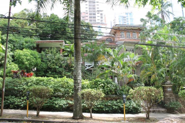 Fachada de la casa Carlos A. Mendoza. Fachada de la casa Carlos A. Mendoza.