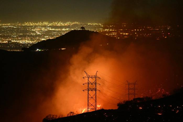 “Los vientos se están volviendo de nuevo potencialmente peligrosos y fuertes”, dijo a la cadena CNN Deanne Criswel, directora de FEMA. “Los vientos se están volviendo de nuevo potencialmente peligrosos y fuertes”, dijo a la cadena CNN Deanne Criswel, directora de FEMA.