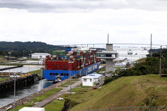 Fotografía del 23 de junio de 2025 de un buque de carga en el canal de Panamá, en la provincia de Colón (Panamá). Fotografía del 23 de junio de 2025 de un buque de carga en el canal de Panamá, en la provincia de Colón (Panamá).