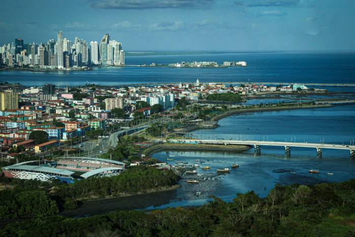La UE mantiene a Panamá en su lista de paraísos fiscales. La UE mantiene a Panamá en su lista de paraísos fiscales.