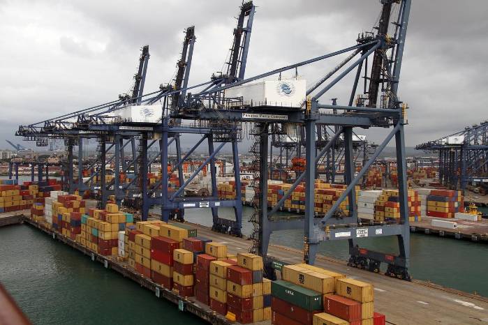 Los diferentes contenedores llegaron hasta los principales puertos del país. Los diferentes contenedores llegaron hasta los principales puertos del país.