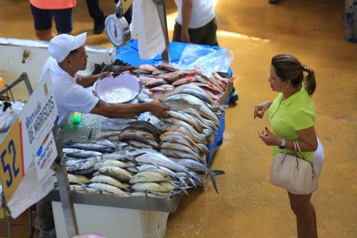 El Mercado de Mariscos es, por excelencia, el lugar donde las personas recurren para conseguir productos del mar. El Mercado de Mariscos es, por excelencia, el lugar donde las personas recurren para conseguir productos del mar.