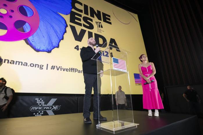 John Travolta ha recibido premios como el Kirk Douglas Award en el SBIFF. John Travolta ha recibido premios como el Kirk Douglas Award en el SBIFF.