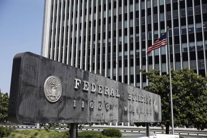 Una vista del Edificio Federal Wilshire en Los Ángeles, California, EE.UU., el 13 de junio de 2025. Infantes de Marina de EE.UU. llegaron a un edificio federal en Los Ángeles al comenzar a asumir tareas de guardia como parte de la respuesta del gobierno de Trump a las protestas por la deportación de inmigrantes. Una vista del Edificio Federal Wilshire en Los Ángeles, California, EE.UU., el 13 de junio de 2025. Infantes de Marina de EE.UU. llegaron a un edificio federal en Los Ángeles al comenzar a asumir tareas de guardia como parte de la respuesta del gobierno de Trump a las protestas por la deportación de inmigrantes.