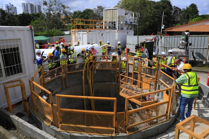 El proyecto contempla la construcción de un túnel de 8 kilómetros. El proyecto contempla la construcción de un túnel de 8 kilómetros.