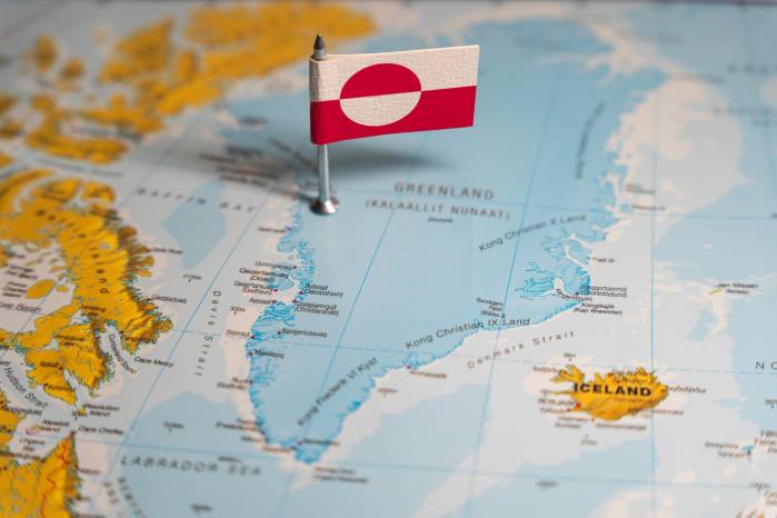Estados Unidos posee una base en el norte de la isla, en virtud de un amplio acuerdo de defensa con Dinamarca firmado hace siete décadas. Estados Unidos posee una base en el norte de la isla, en virtud de un amplio acuerdo de defensa con Dinamarca firmado hace siete décadas.