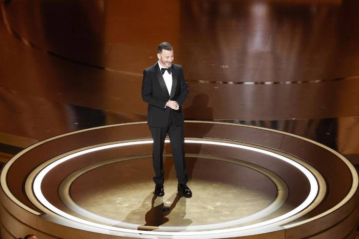 El presentador de los Premios Óscar, Jimmy Kimmel, este 10 de marzo de 2024, en el Dolby Theatre de los Ángeles, durante la edición 96 de los Premios de la Academia. El presentador de los Premios Óscar, Jimmy Kimmel, este 10 de marzo de 2024, en el Dolby Theatre de los Ángeles, durante la edición 96 de los Premios de la Academia.