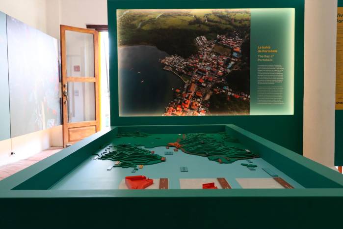 El Biomuseo es quien realiza el diseño de las exhibiciones de los centros. El Biomuseo es quien realiza el diseño de las exhibiciones de los centros.