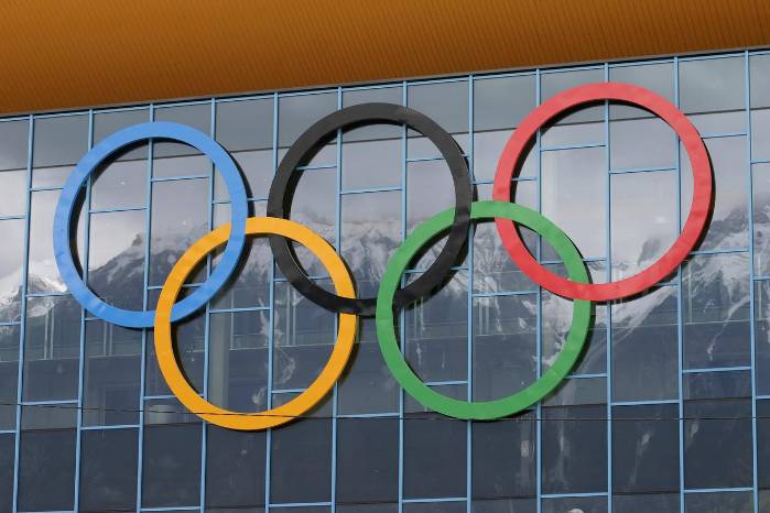 Los anillos olimpicos, representan a los cinco continentes. Los anillos olimpicos, representan a los cinco continentes.
