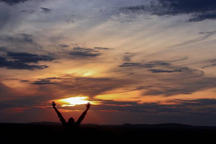 Nuestras emociones y pensamientos influyen en las situaciones que atraemos. Nuestras emociones y pensamientos influyen en las situaciones que atraemos.