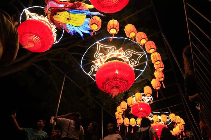 Este festival une la tradición navideña con el Año Nuevo chino. Este festival une la tradición navideña con el Año Nuevo chino.