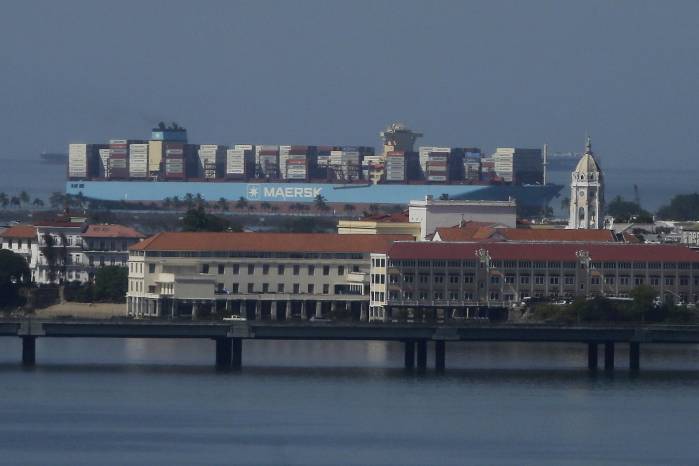 Fotografía de un buque de carga en su ruta al Canal de Panamá este jueves, en Ciudad de Panamá (Panamá). Carlos Lemos / EFE Fotografía de un buque de carga en su ruta al Canal de Panamá este jueves, en Ciudad de Panamá (Panamá). Carlos Lemos / EFE