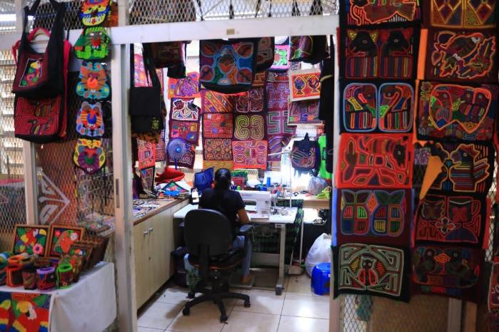 Las molas se venden en diferentes modelos y diseños. Las molas se venden en diferentes modelos y diseños.