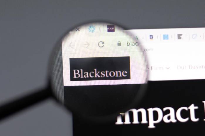 Blackstone es uno de los fondos de inversión más grandes del mundo. Blackstone es uno de los fondos de inversión más grandes del mundo.