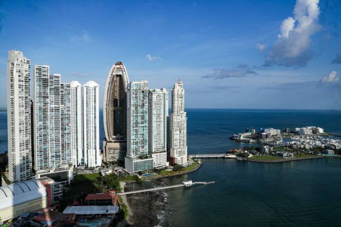 Vista panorámica del área de Paitilla y la isla artificial. El excanciller Álvarez De Soto considera que Panamá debe dejar las medidas proteccionistas con Costa Rica y que el futuro del país está en adherirse a la OCDE. Vista panorámica del área de Paitilla y la isla artificial. El excanciller Álvarez De Soto considera que Panamá debe dejar las medidas proteccionistas con Costa Rica y que el futuro del país está en adherirse a la OCDE.