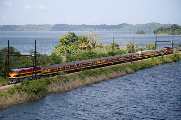El ferrocaril de Panama Canal Railway Company es el único lugar en el mundo donde es posible trasladar contenedores en una franja aduanera del Atlántico al Pacífico. El ferrocaril de Panama Canal Railway Company es el único lugar en el mundo donde es posible trasladar contenedores en una franja aduanera del Atlántico al Pacífico.