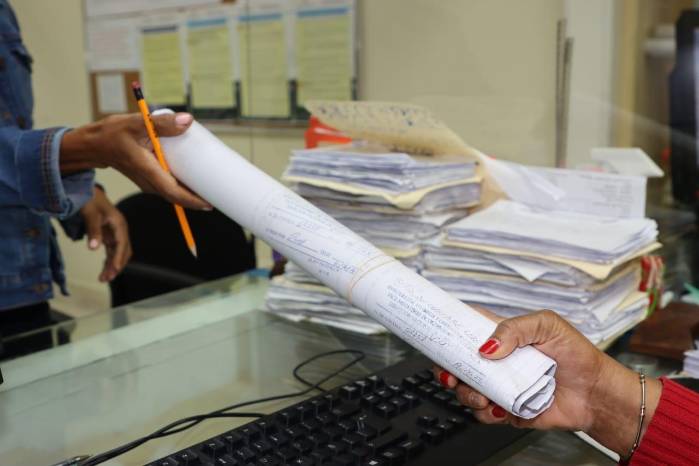 En el 2023, el 93% de los procesos en la Dirección Nacional de Ventanilla Única del Miviot se efectuaron de manera presencial y el 7% digital. En el 2023, el 93% de los procesos en la Dirección Nacional de Ventanilla Única del Miviot se efectuaron de manera presencial y el 7% digital.