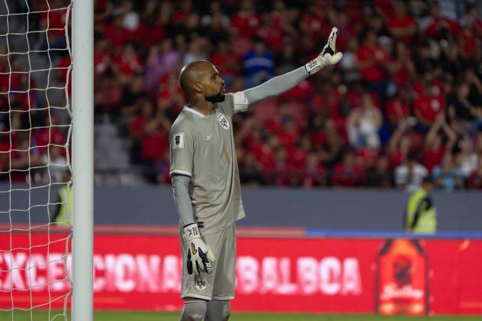 Luis Mejía fue el titular en la anterior eliminatoria, se mantiene atento a una nueva oportunidad. Luis Mejía fue el titular en la anterior eliminatoria, se mantiene atento a una nueva oportunidad.