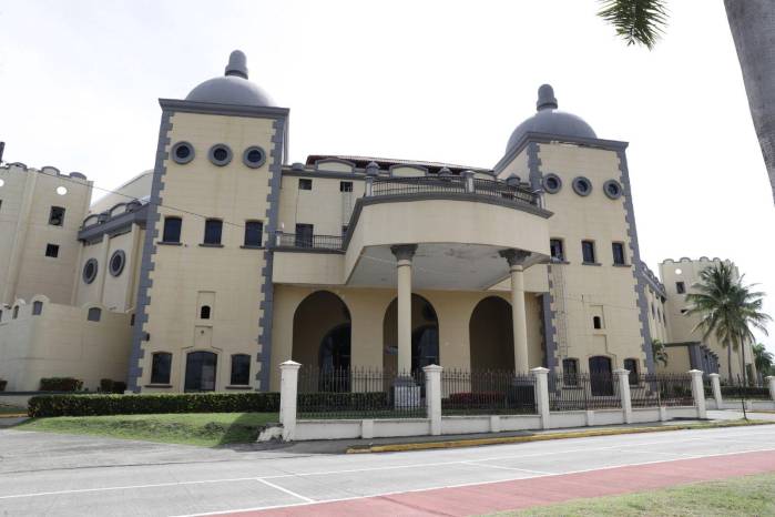 Fachada del Centro de Convenciones Amador, antiguo Figali. Fachada del Centro de Convenciones Amador, antiguo Figali.