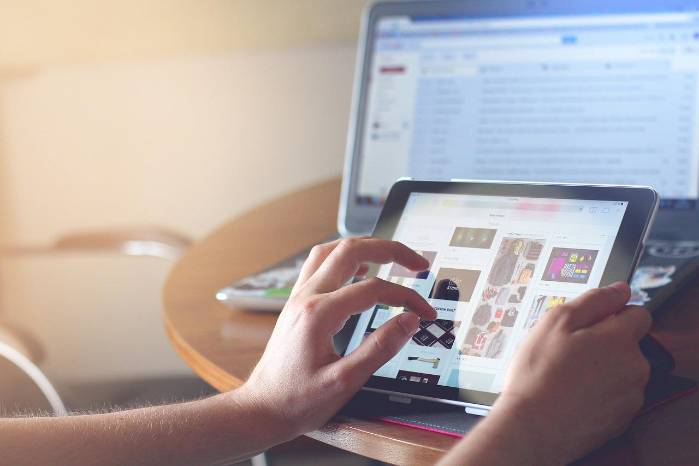 El internet es usado por los estudiantes para tener acceso a información educativa. El internet es usado por los estudiantes para tener acceso a información educativa.
