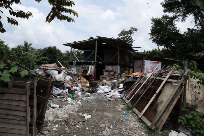 En Kuna Nega las personas están propensas al dengue por la acumulación de basura y objetos inncesarios. En Kuna Nega las personas están propensas al dengue por la acumulación de basura y objetos inncesarios.