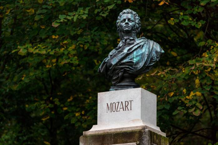 Monumento a Mozart en la ciudad de Salzburgo, Viena. Monumento a Mozart en la ciudad de Salzburgo, Viena.