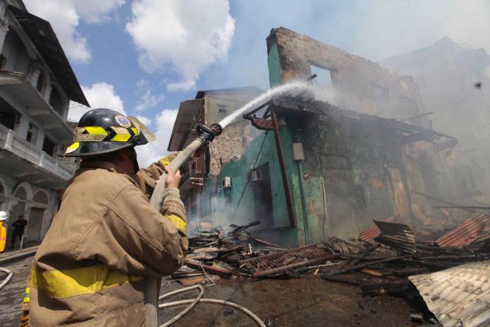 El informe reveló que los bomberos no duermen adecuadamente. El informe reveló que los bomberos no duermen adecuadamente.