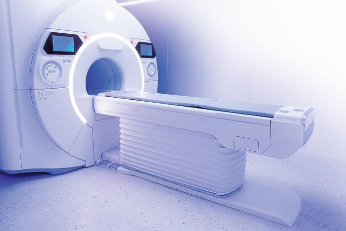 El equipo SIGNA™ HERO 3.0 TESLA está diseñado para realizar estudios de radiología con la óptima calidad de imagen. El equipo SIGNA™ HERO 3.0 TESLA está diseñado para realizar estudios de radiología con la óptima calidad de imagen.