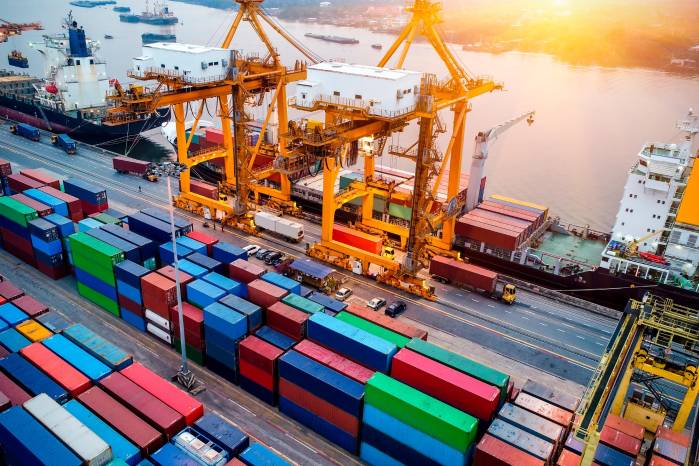 Panamá busca aprovechar los acuerdos comerciales que mantiene con países como Estados Unidos; y ‘desempolvar’ las negociaciones del TLC con China para facilitar y aumentar las exportaciones a los mercados internacionales. Panamá busca aprovechar los acuerdos comerciales que mantiene con países como Estados Unidos; y ‘desempolvar’ las negociaciones del TLC con China para facilitar y aumentar las exportaciones a los mercados internacionales.