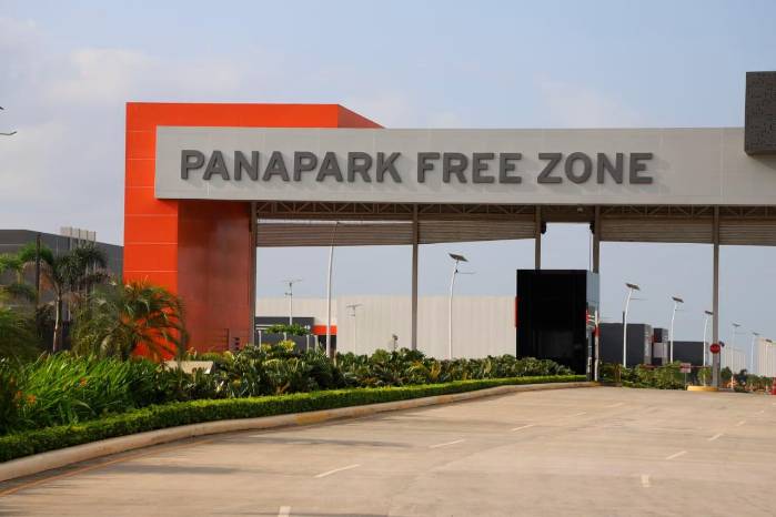 Fachada de la entrada de la zona franca Panapark Free Zone, en la 24 de Diciembre. Fachada de la entrada de la zona franca Panapark Free Zone, en la 24 de Diciembre.